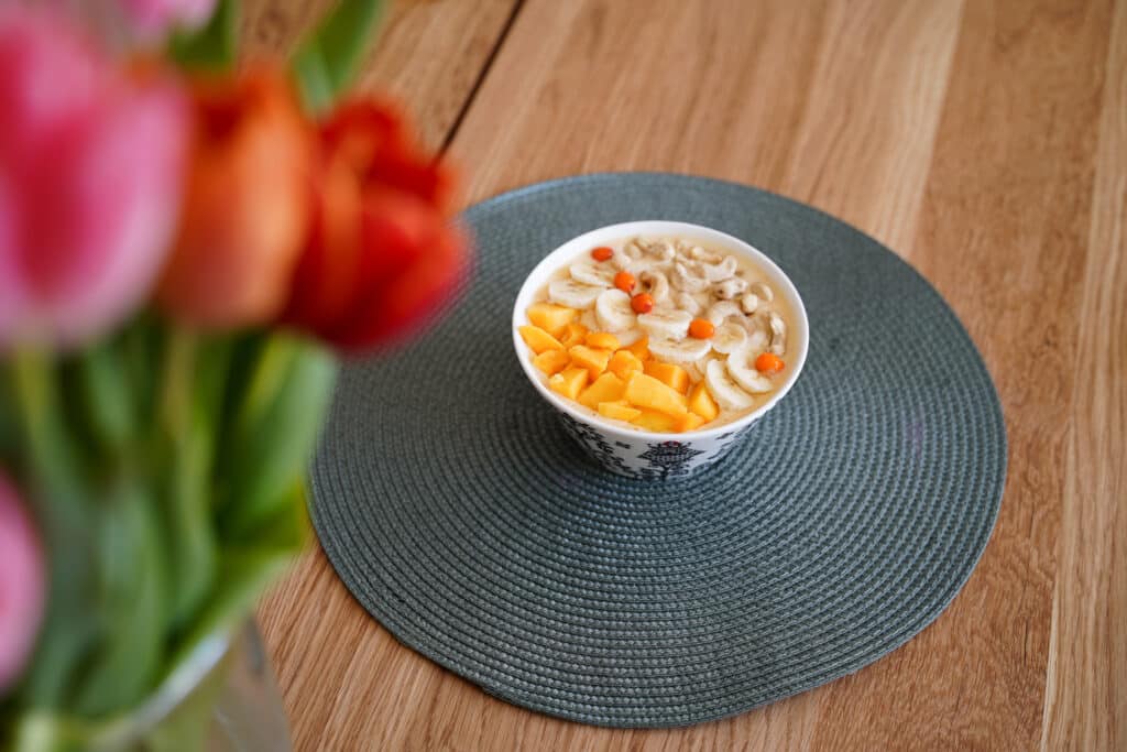 Ota tämä resepti talteen: Aurinkoinen smoothiekulho.