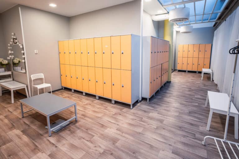 chemistry_women's_locker_room-02