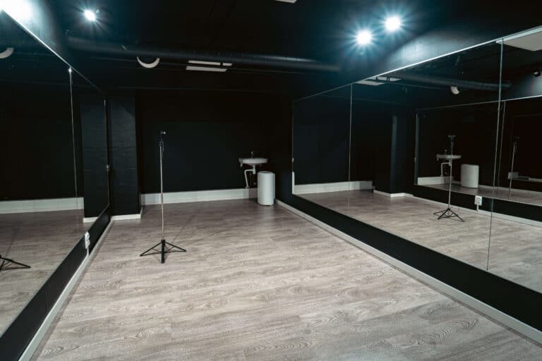 Lahti_Poseerau Room