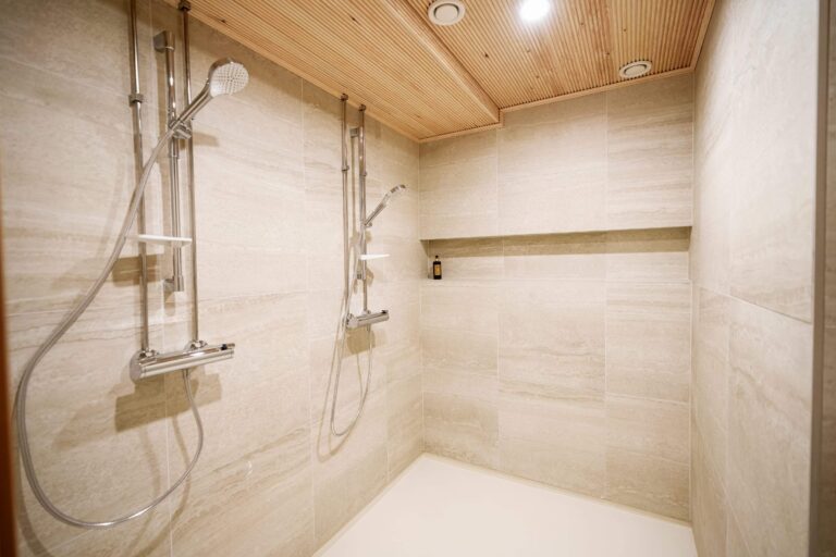 Nokia Women's Shower