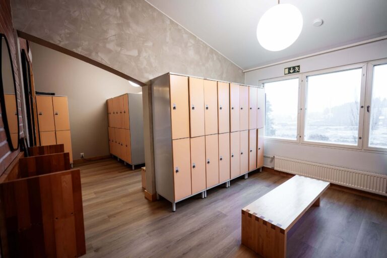nokia_locker room